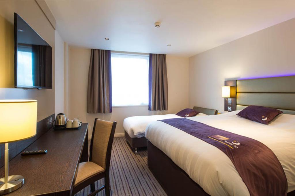 Premier Inn London Wandsworth Δωμάτιο φωτογραφία