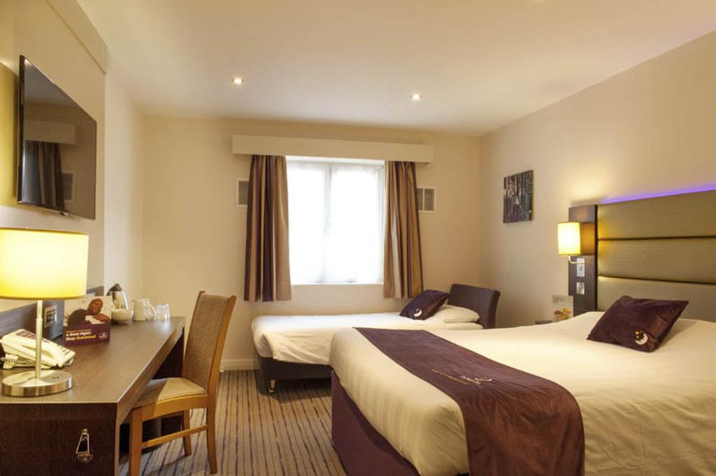 Premier Inn London Wandsworth Δωμάτιο φωτογραφία