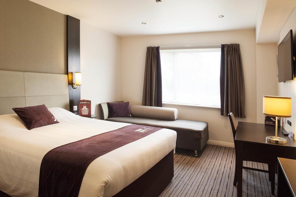 Premier Inn London Wandsworth Δωμάτιο φωτογραφία