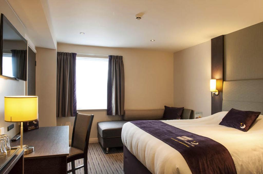 Premier Inn London Wandsworth Δωμάτιο φωτογραφία