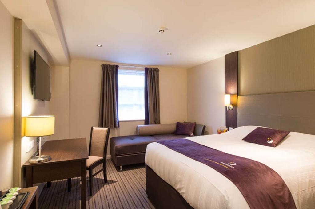 Premier Inn London Wandsworth Δωμάτιο φωτογραφία