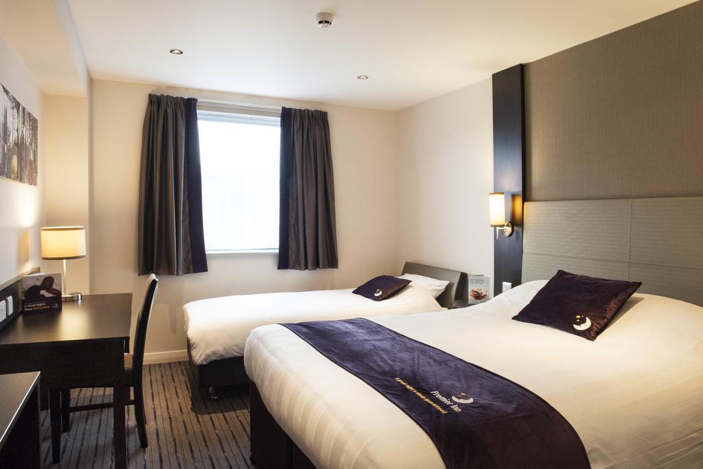 Premier Inn London Wandsworth Δωμάτιο φωτογραφία