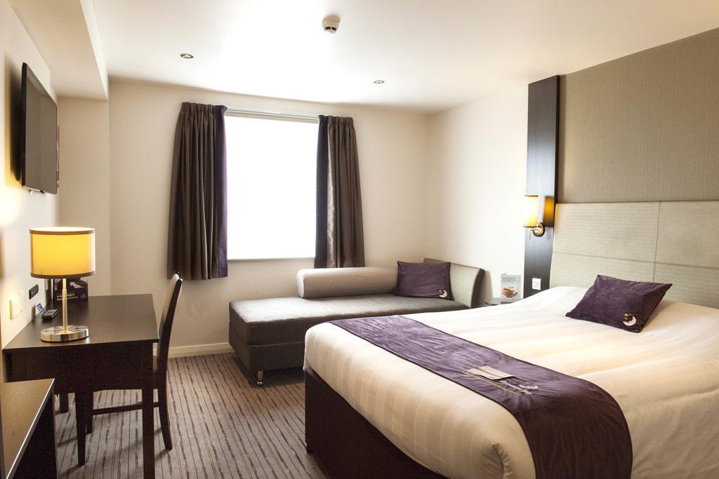 Premier Inn London Wandsworth Δωμάτιο φωτογραφία